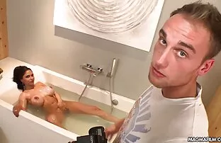 XXX 金髪シックはblowjobのトイレ 動画 女性 アダルト